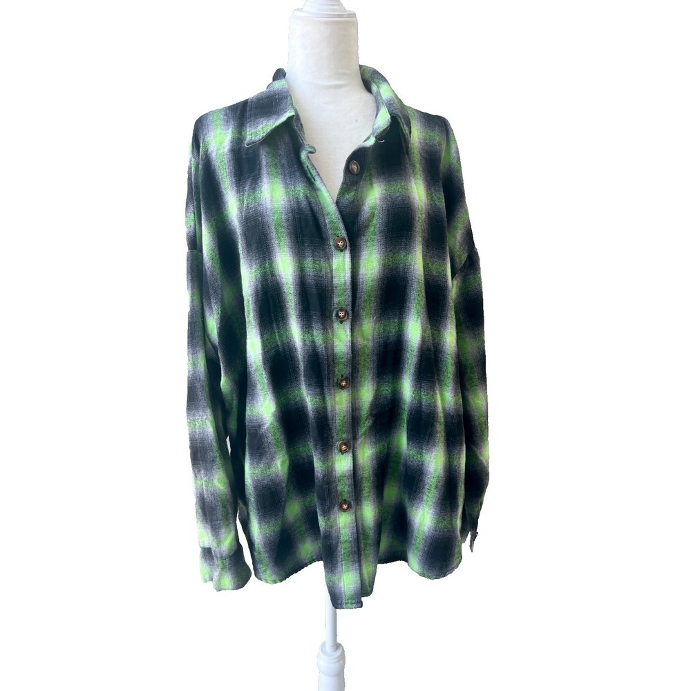 Fantaslook women's green & black plaid flannel shacket in plus 3XL button down